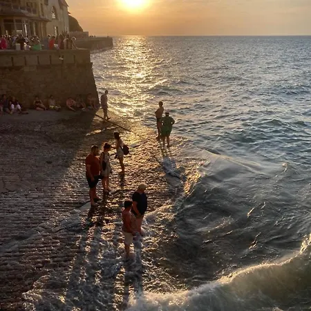 Apartment Haute Meuble Avec Cour Privative Granville