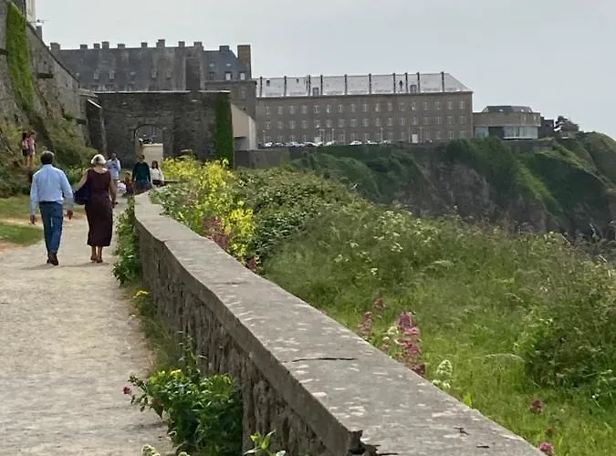 Haute Meuble Avec Cour Privative *