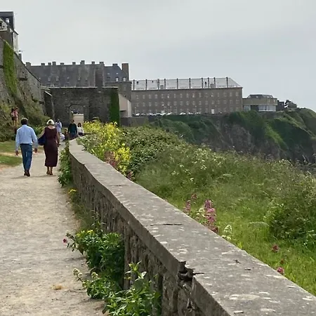 Haute Meuble Avec Cour Privative *