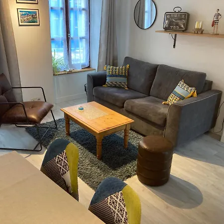 Haute Meublé Avec Cour Privative Appartamento