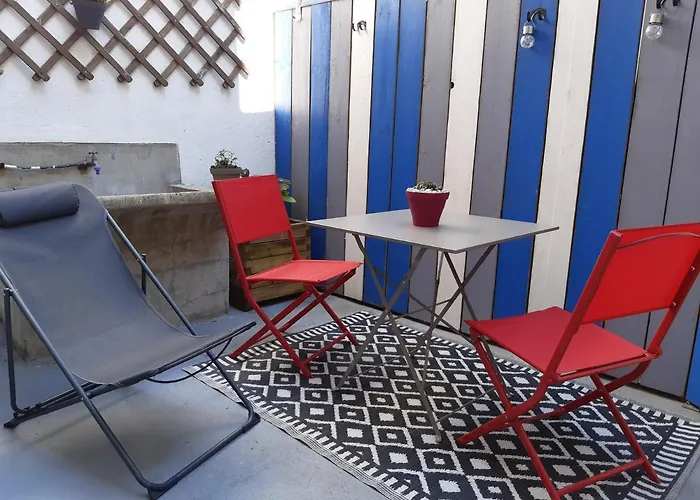 Haute Meuble Avec Cour Privative * Granville