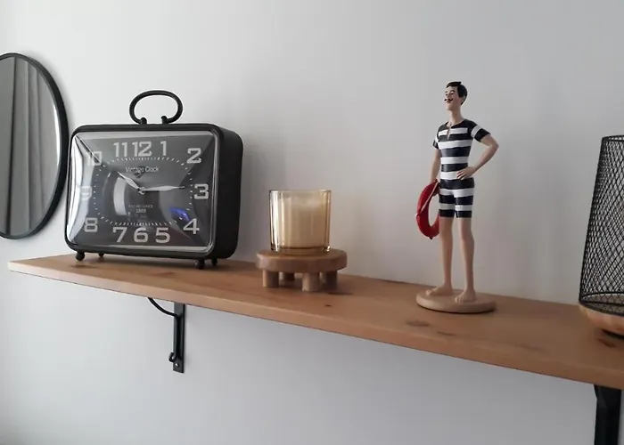 Apartment Haute Meuble Avec Cour Privative Granville