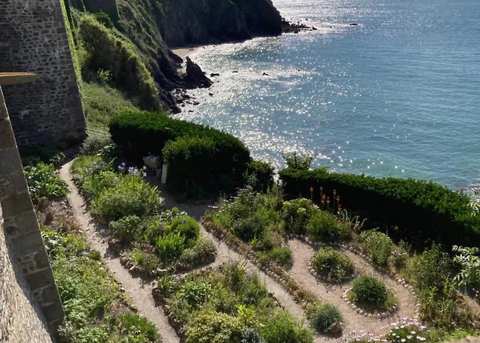 Haute Meublé Avec Cour Privative Granville