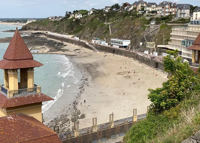 Apartment Haute Meuble Avec Cour Privative Granville